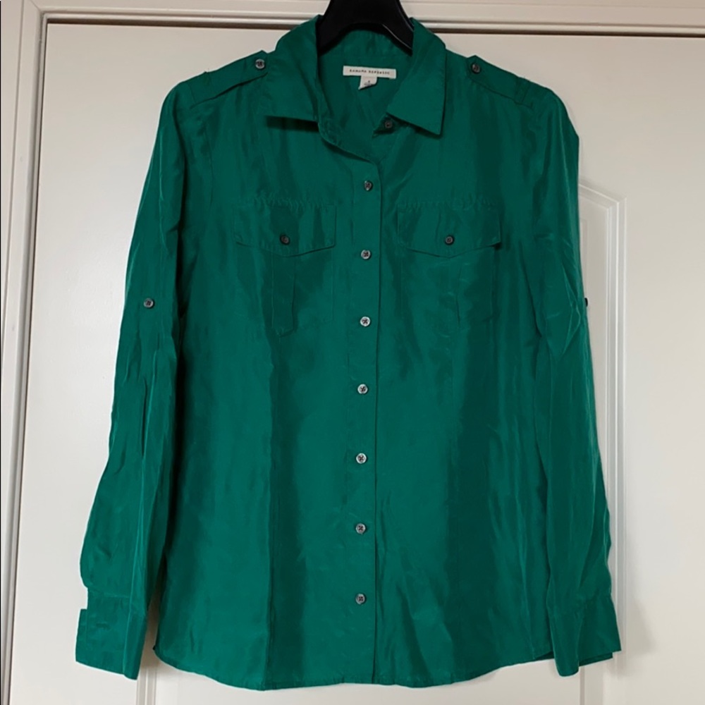 Banana republic iridescent emerald green blouse
